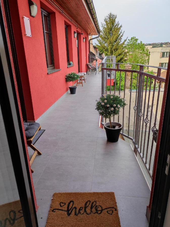 Stafetahaz Apartmanok Vác Zewnętrze zdjęcie