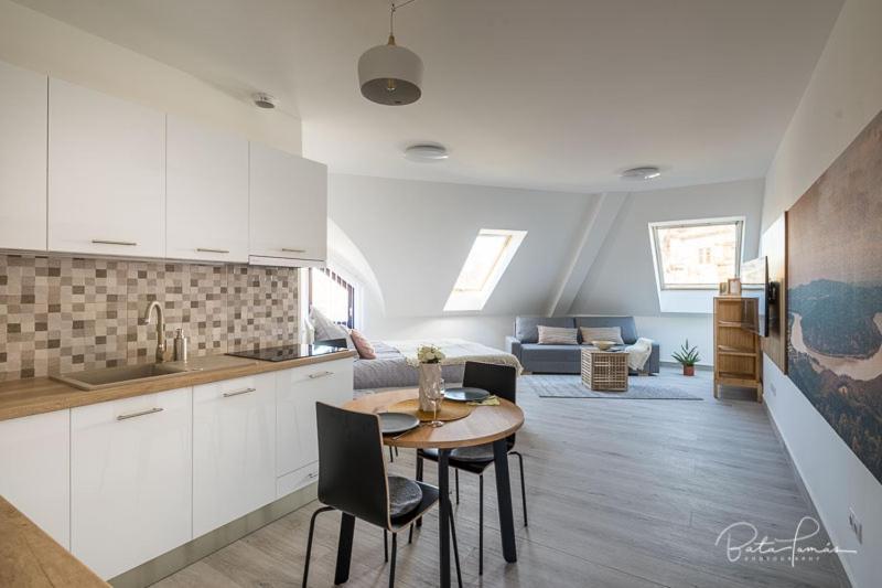 Stafetahaz Apartmanok Vác Zewnętrze zdjęcie