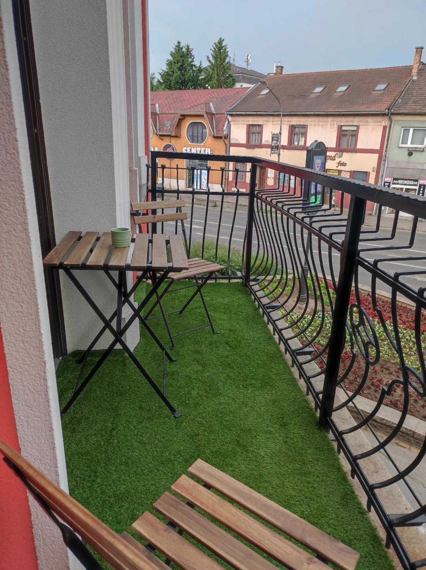 Stafetahaz Apartmanok Vác Zewnętrze zdjęcie